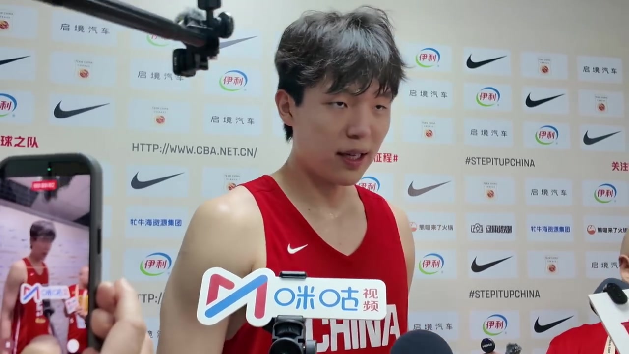 杨瀚森赛前表态：训练磨合出默契，今晚全力拼