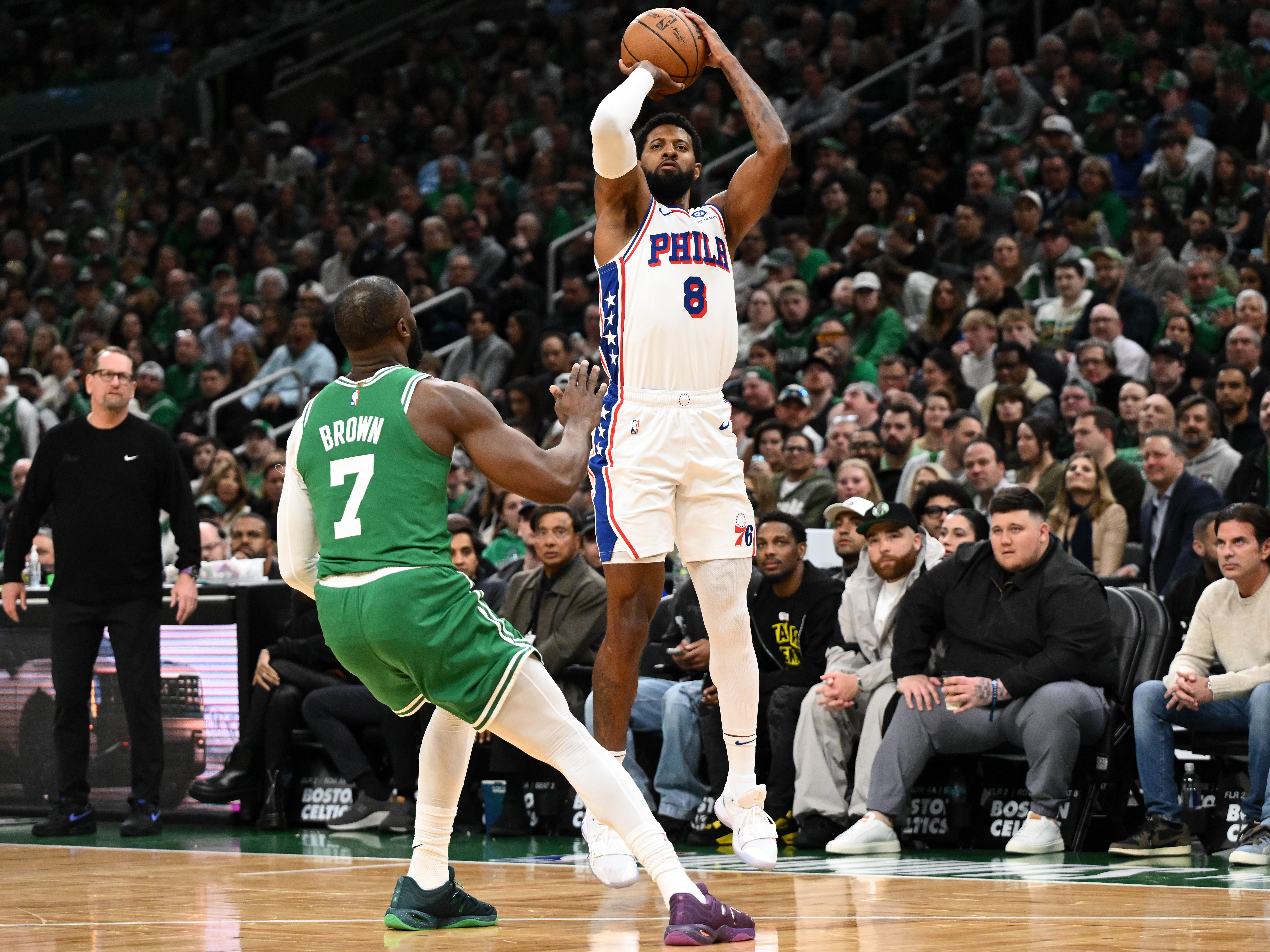 卡塞尔:布朗被交易是NBA常态 乔治无需模仿任何人