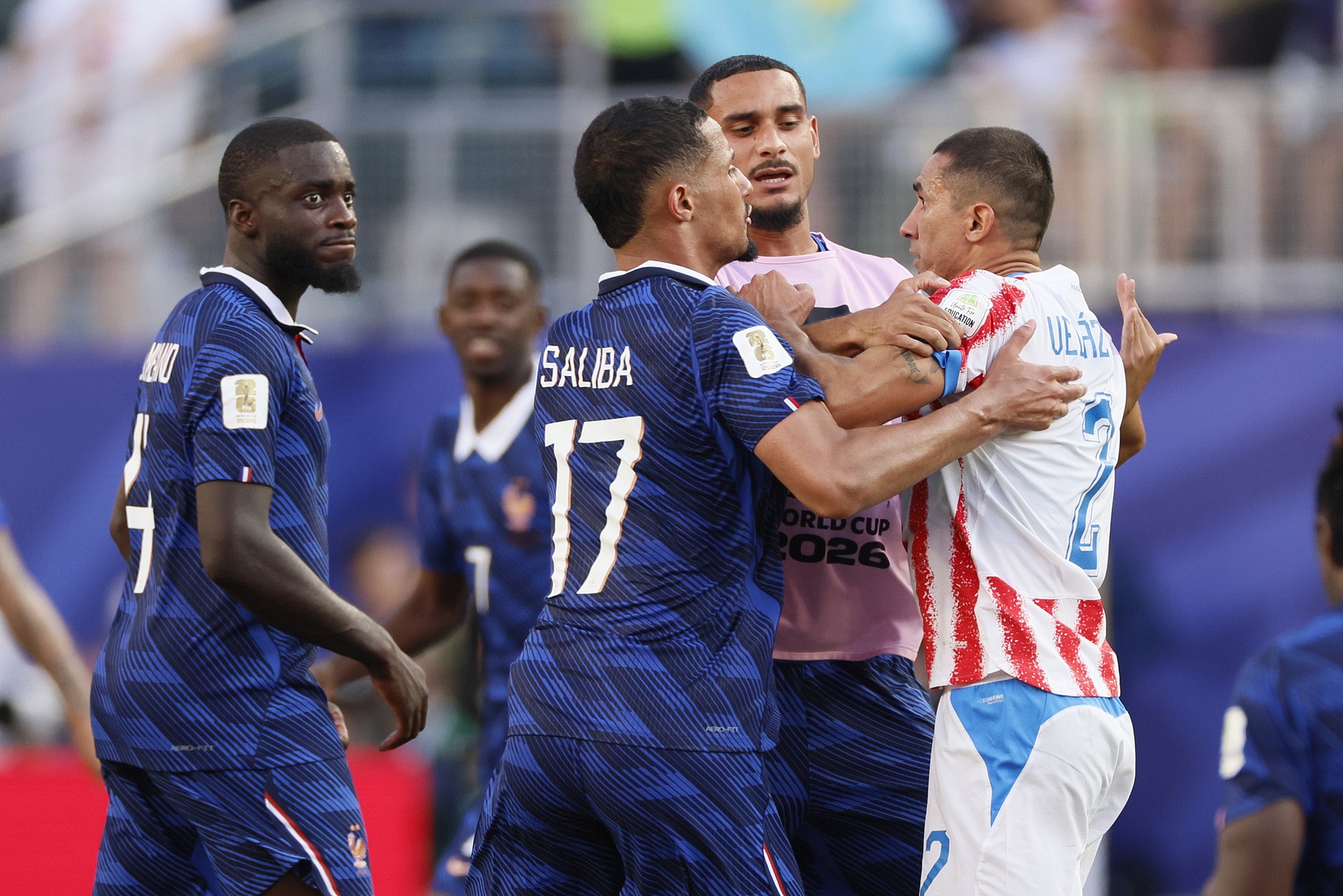 萨利巴赛后批巴拉圭粗野动作:该吃几张黄牌
