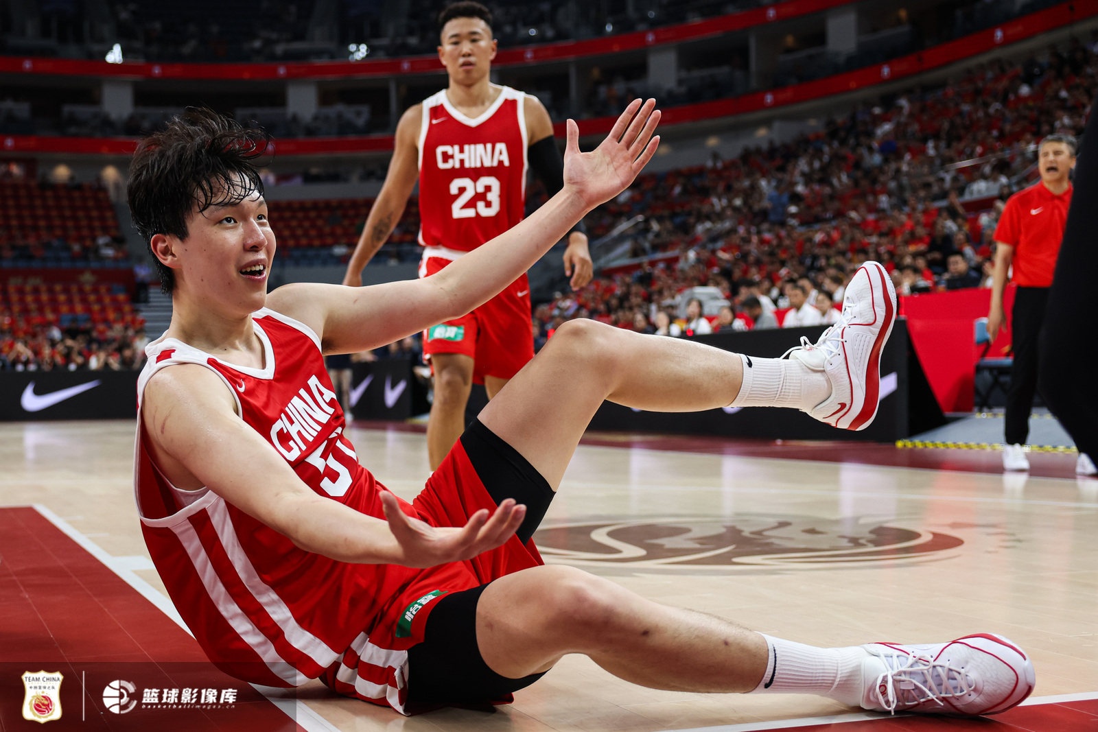 杨瀚森低位打同位置球员效率低 管维佳指非一人之责