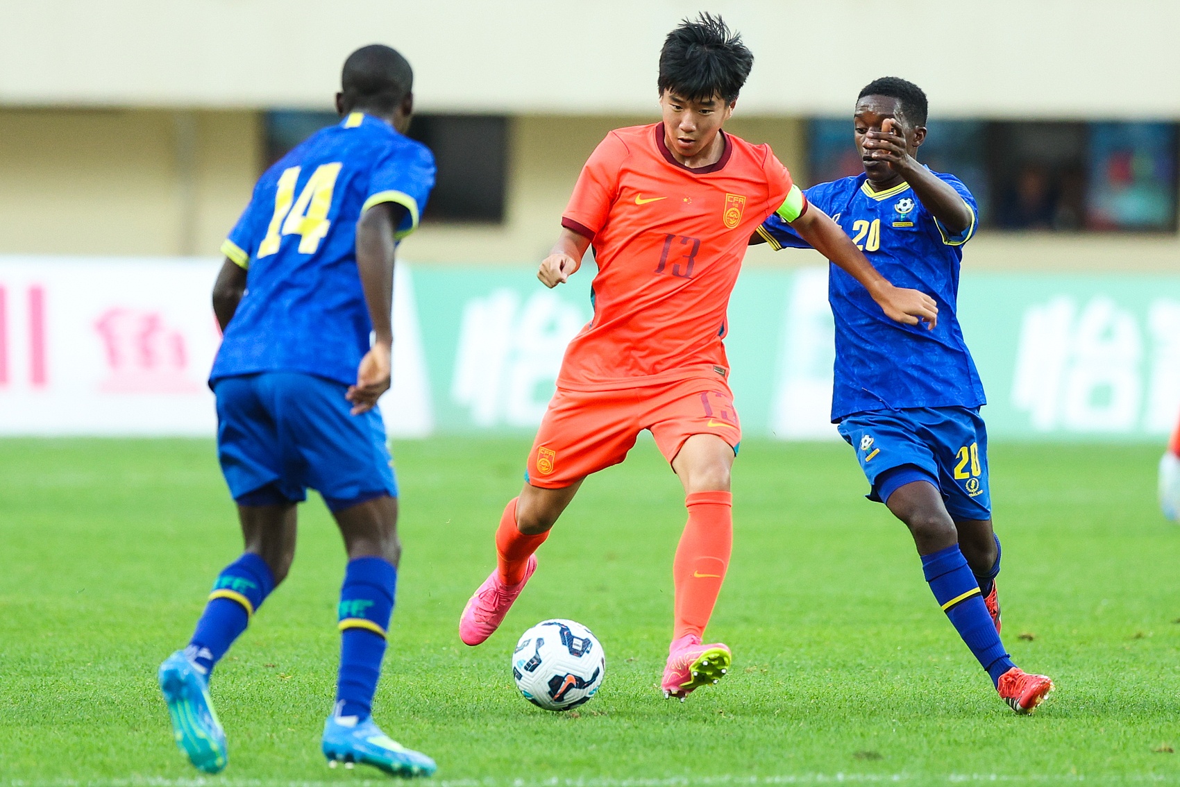 U17国足0-2坦桑尼亚:亚洲亚军遭非洲亚军碾压,射门2-16
