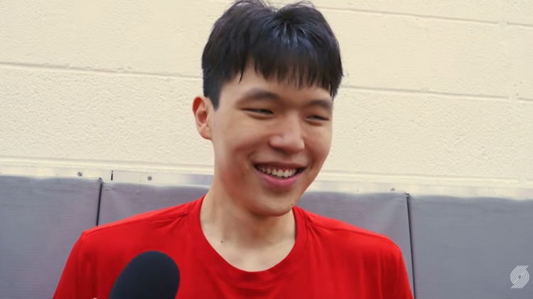 杨瀚森谈二年级：心态如初 唯有全力应对教练部署