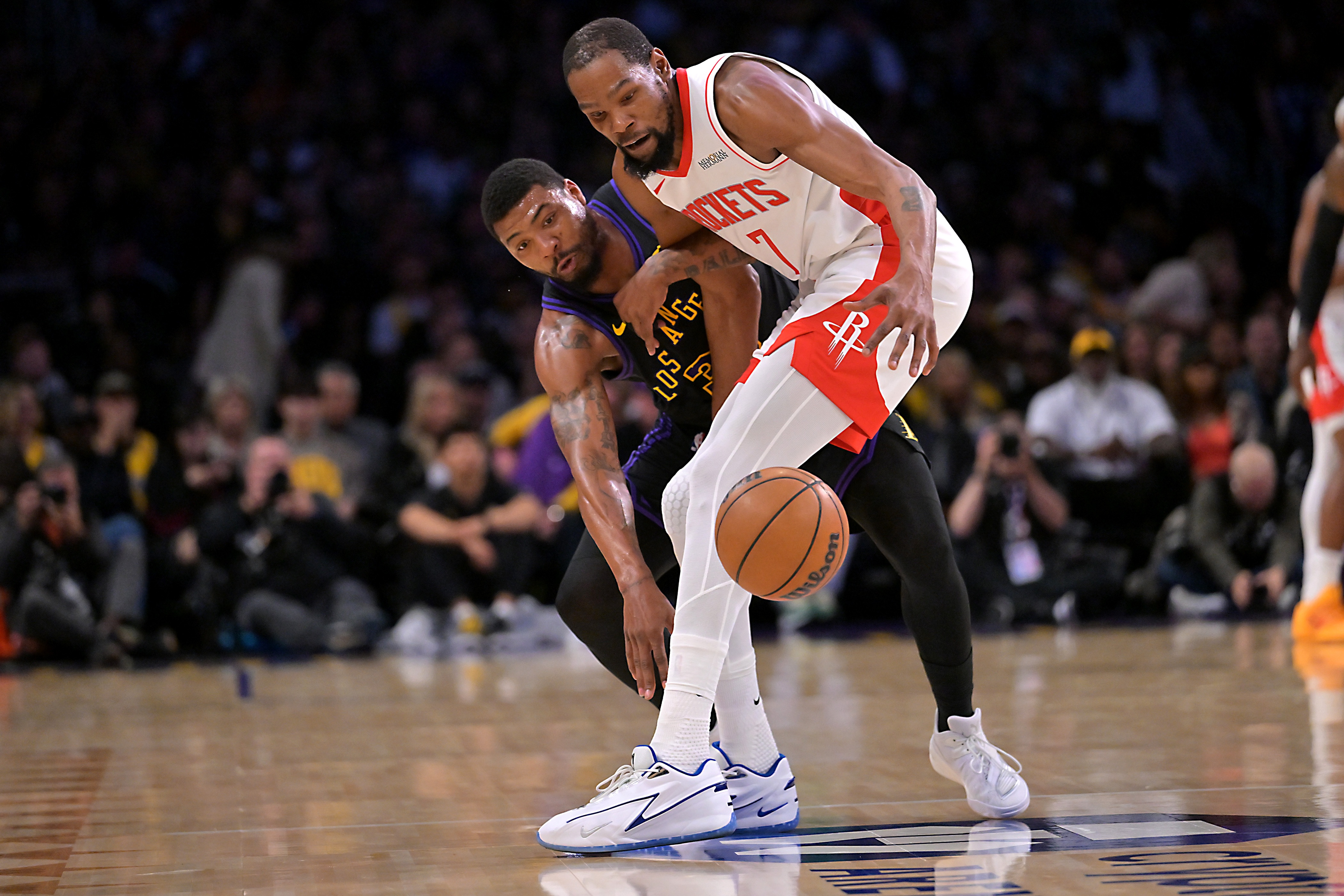 斯通：斯玛特天生火箭人，能从中锋防到一号位