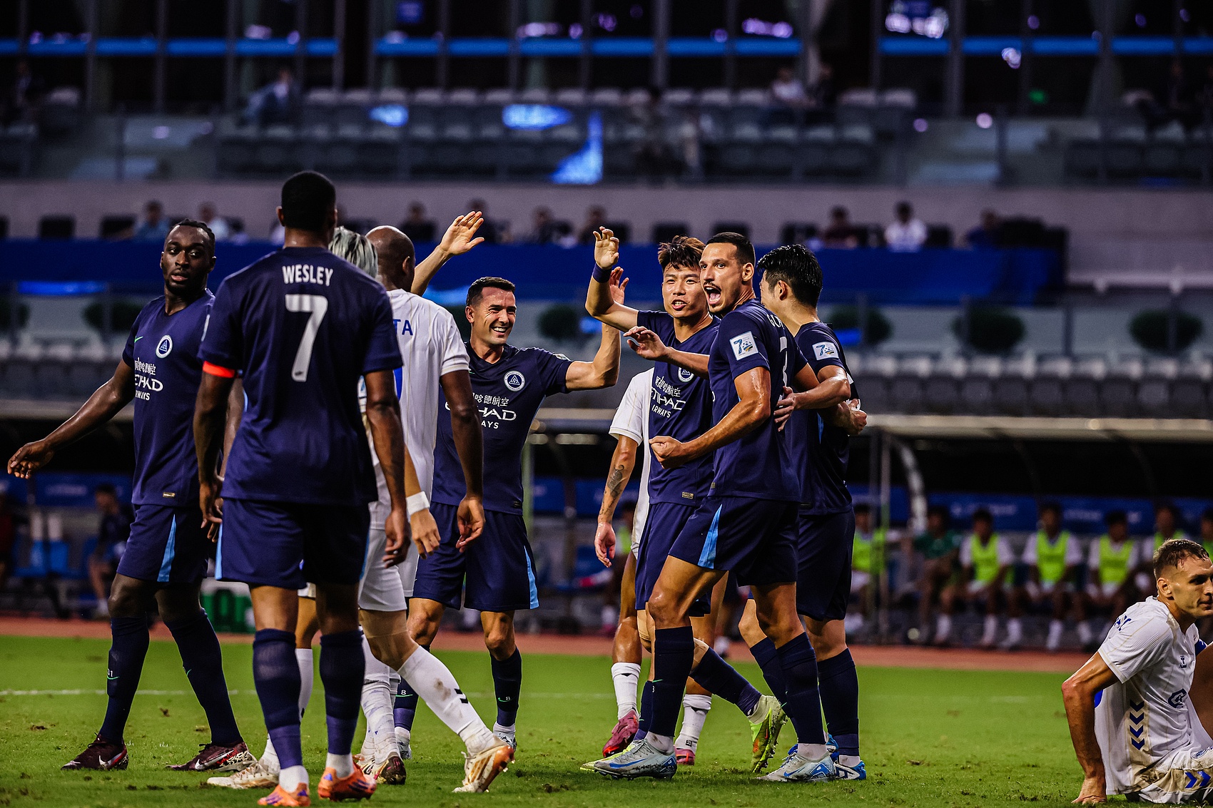 奖金翻倍催化大胜,深圳新鹏城3-0终结青岛西海岸13轮不败