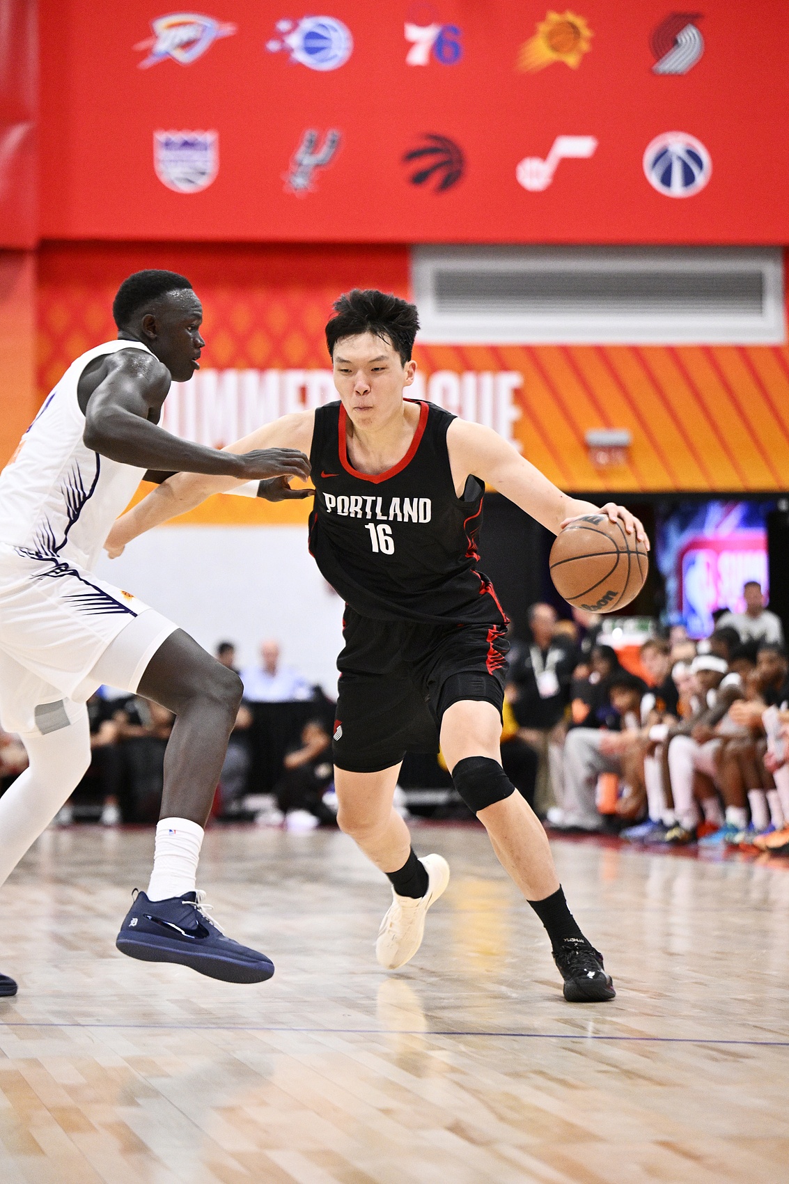 杨瀚森夏联二年级首秀12+9+4 三分命中率提升