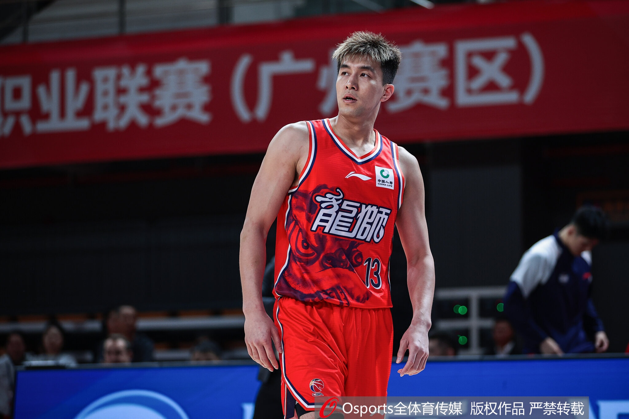 郭艾伦调侃“生死战还得我来” 中国男篮92-74击溃中国台北