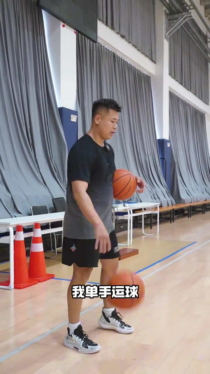 青岛男篮公开课第2期:抗阻力运球压强度