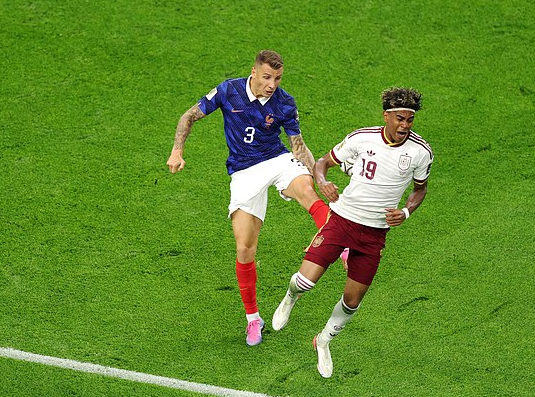 法国0-2西班牙：三个火枪手哑火，连续三届大赛半决赛被克