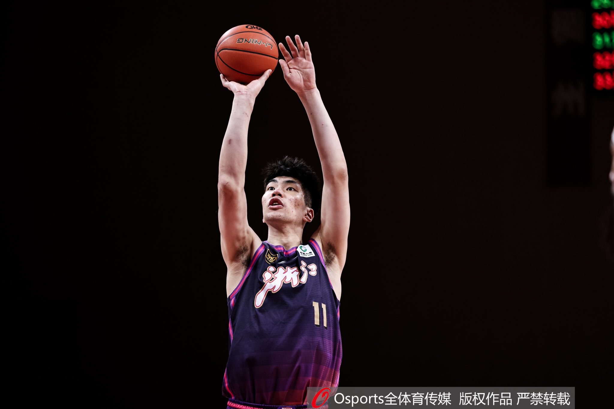 余嘉豪签4年B类合同，薪资条款与去年一致