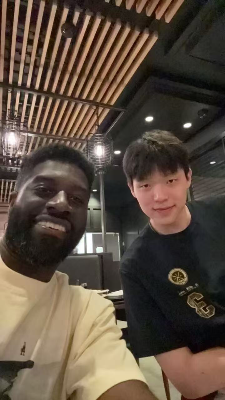 夏联助教杰特中文喊话杨瀚森,此前曾向丁彦雨航保证不交易 夏联助教杰特中文喊话杨瀚森,此前曾向丁彦雨航保证不交易