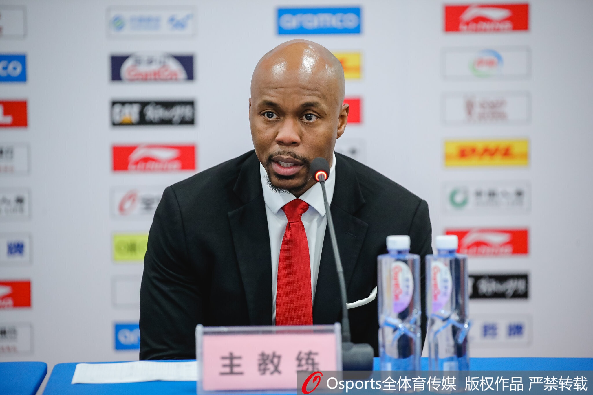 米切尔离队倒计时:告别广州龙狮 首选重返NBA执教