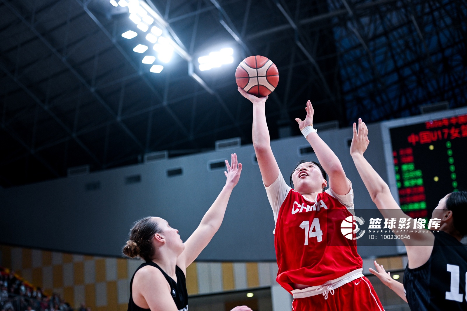 半场落后13分,庞云舒摘3前场板成唯一亮点