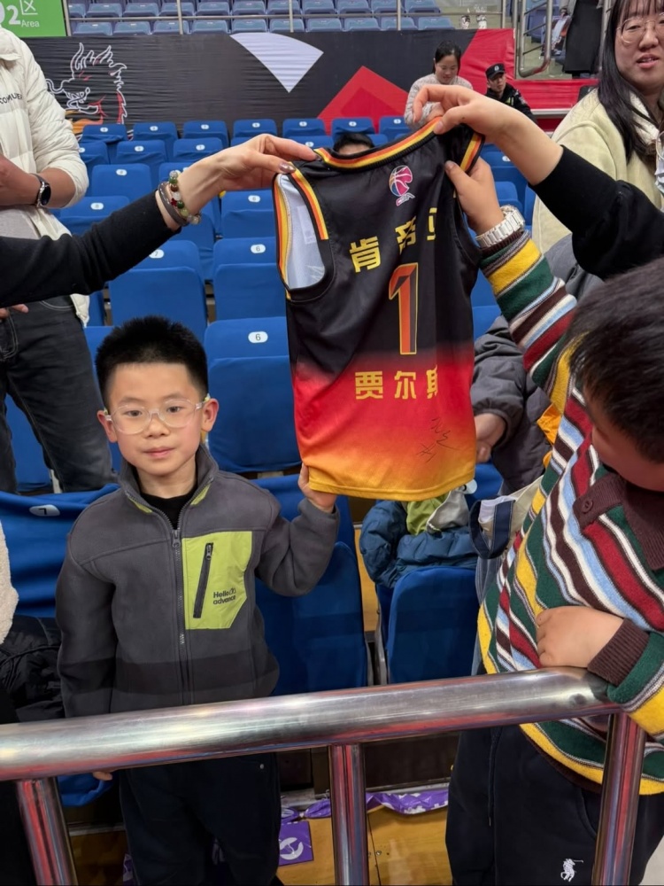 贾尔斯签约北控后社媒告别江苏:感谢球迷,承诺新赛季大杀四方 贾尔斯签约北控后社媒告别江苏:感谢球迷,承诺新赛季大杀四方