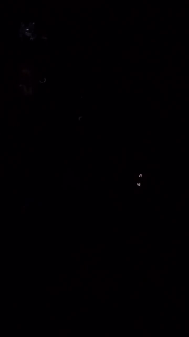 凌晨4点35分，詹姆斯乘车出门训练