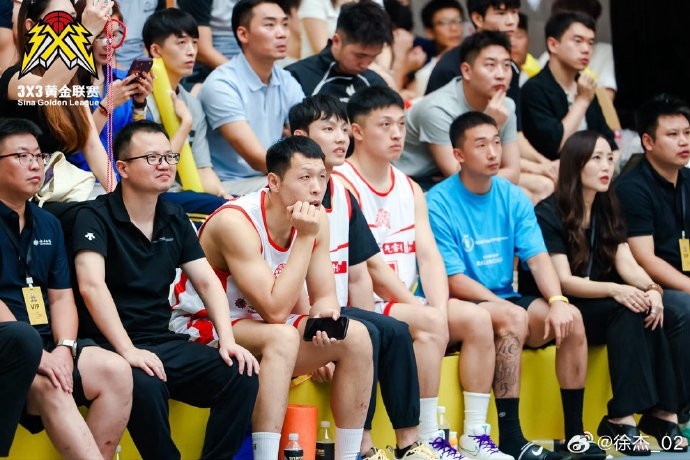 徐杰晒照现身3x3黄金联赛 现场互动观战 徐杰晒照现身3x3黄金联赛 现场互动观战