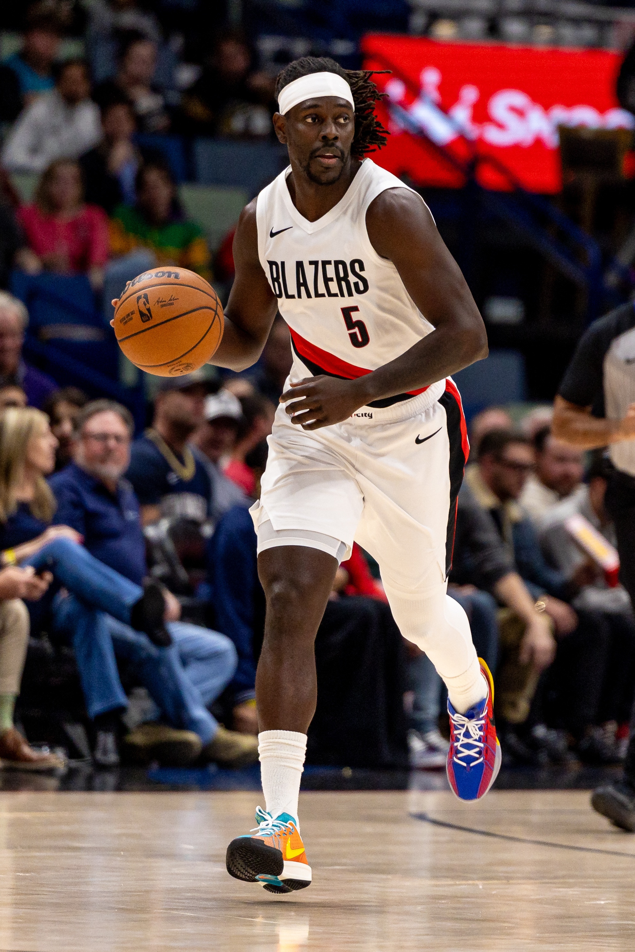 名记:霍勒迪未与开拓者谈判买断 2年7200万合同继续执行 名记:霍勒迪未与开拓者谈判买断 2年7200万合同继续执行