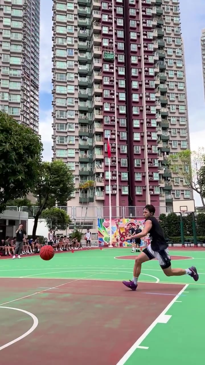 香港金牛完成校园访问 四将分组指导青年球员 香港金牛完成校园访问 四将分组指导青年球员