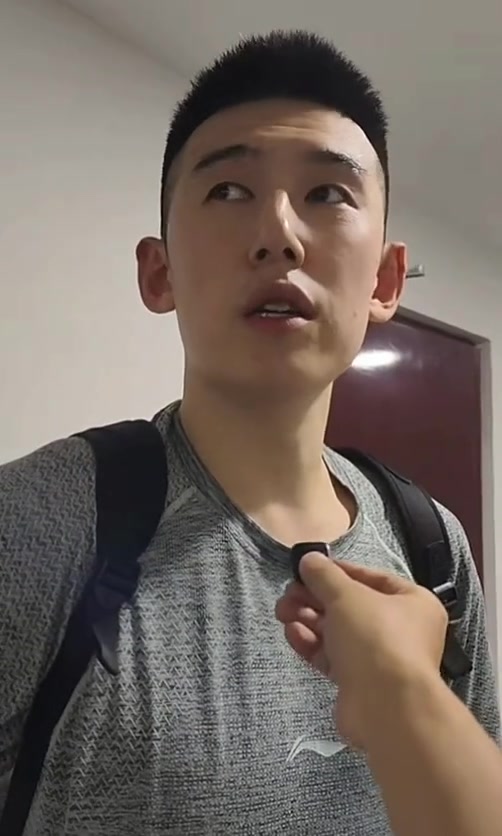 付豪:崴脚休战一周 辽宁内线轮转困难 付豪:崴脚休战一周 辽宁内线轮转困难