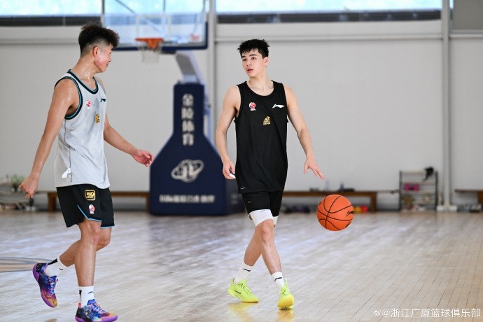 广厦夏训再补三人 刘洋蔡振豪王庆岩上调一队 广厦夏训再补三人 刘洋蔡振豪王庆岩上调一队